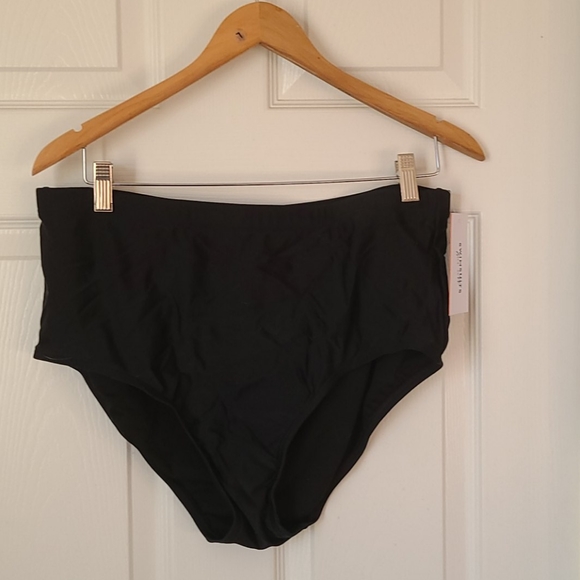 Bathing suit bottom and top - Picture 3 of 5